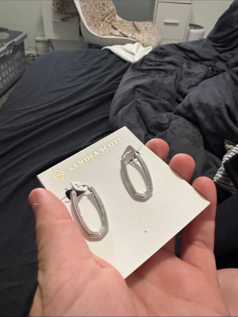 Kendra Scott Silver Faceted Oval Hoop Earrings - Picture 3 of 3